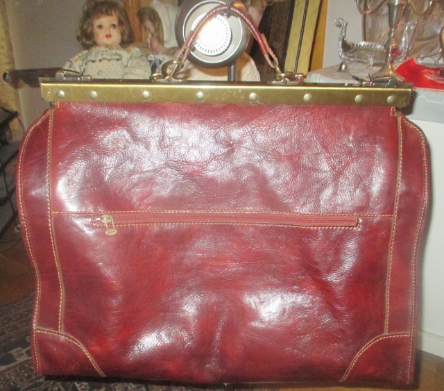 xxM1122M A large leather travel bag Italian brand x